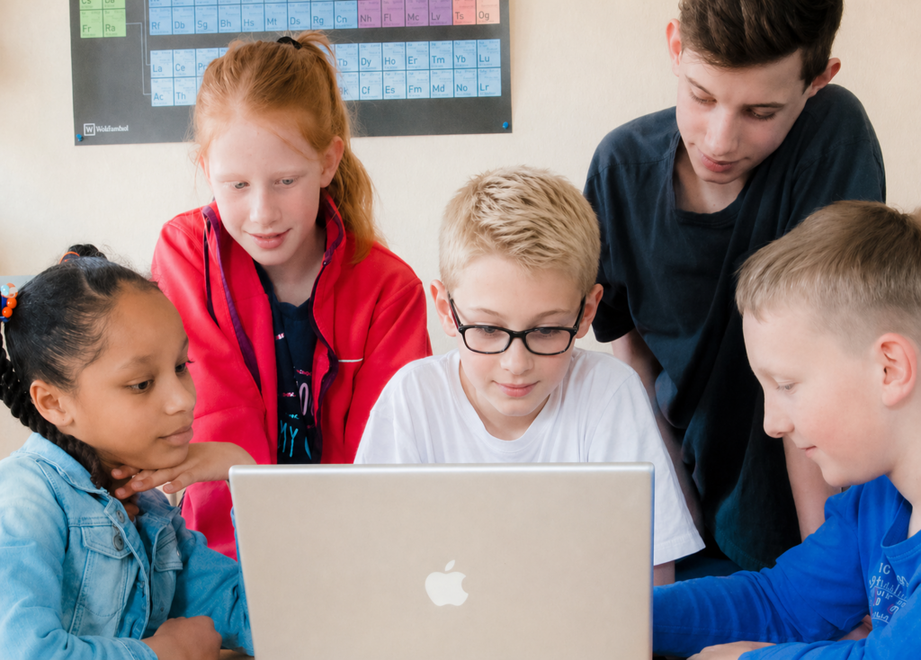 Schüler beim Programmieren Nachhilfe Radebeul